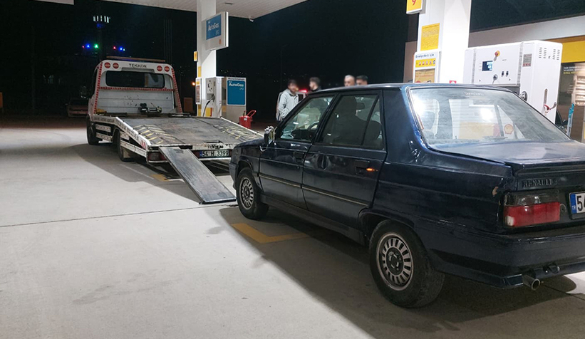 akyazi-da-arac-hirsizligi-iddiasi-benzinlikte-yakalandimzvlr1raeu