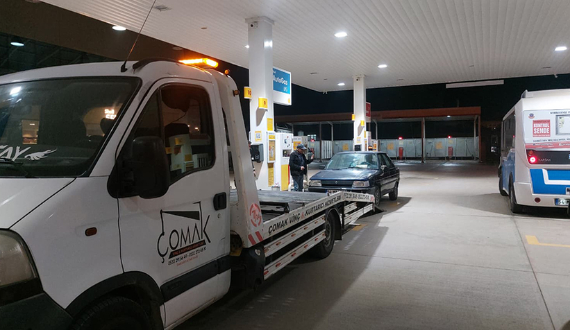 akyazi-da-arac-hirsizligi-iddiasi-benzinlikte-yakalandimzvlr1raeu