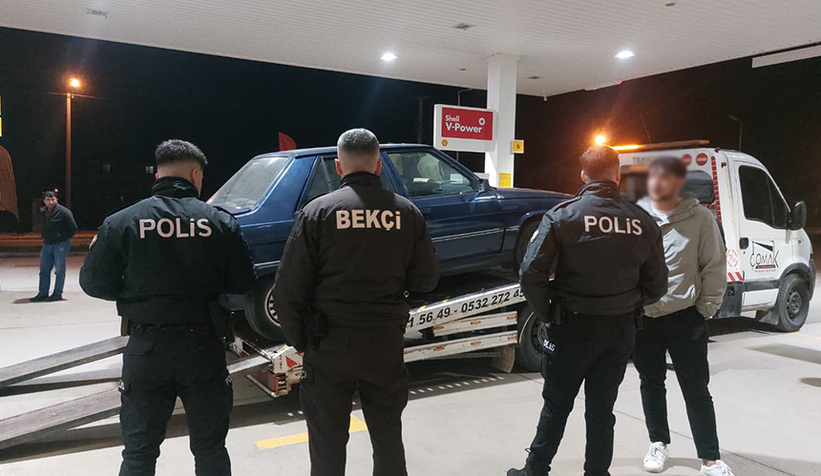 akyazi-da-arac-hirsizligi-iddiasi-benzinlikte-yakalandimzvlr1raeu