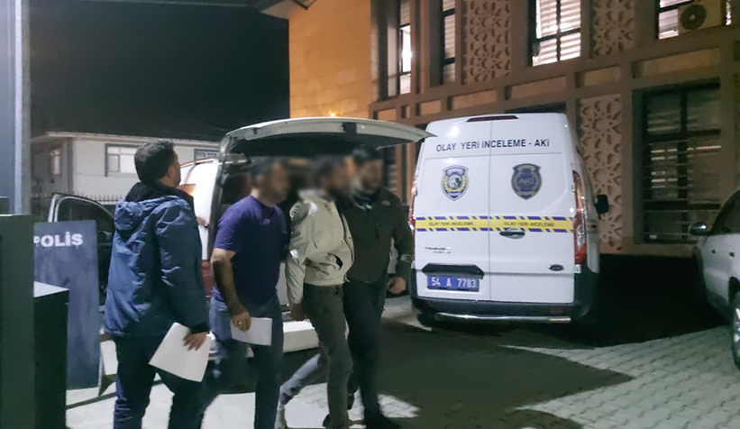 akyazi-da-arac-hirsizligi-iddiasi-benzinlikte-yakalandimzvlr1raeu