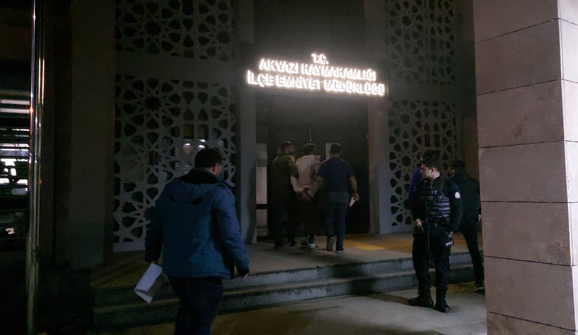 akyazi-da-arac-hirsizligi-iddiasi-benzinlikte-yakalandimzvlr1raeu