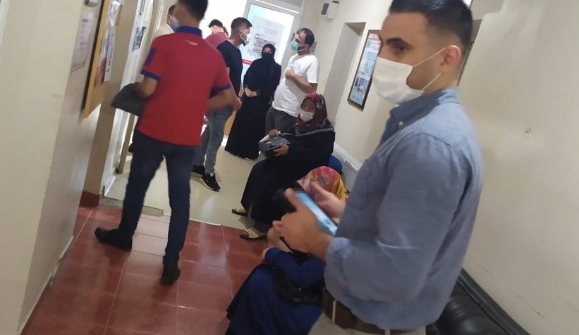 Akyazı'da aşı kuyruğu oluştu