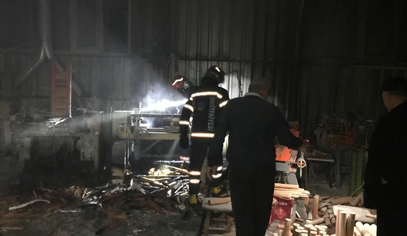 Akyazı'da atölye yangını