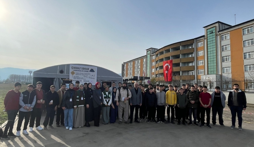 akyazi-da-bagimliliga-karsi-cikmaz-sokak-farkindalik-cadiri-programitdbxtdu2y0