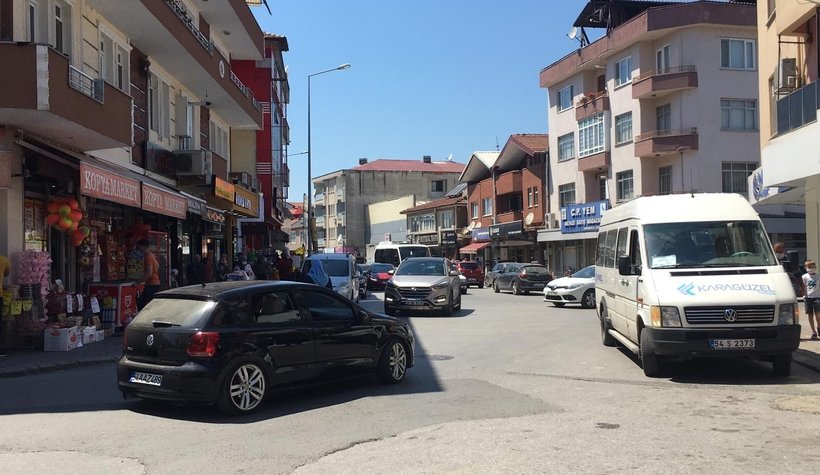 Akyazı'da bayram alışverişi yoğunluğu