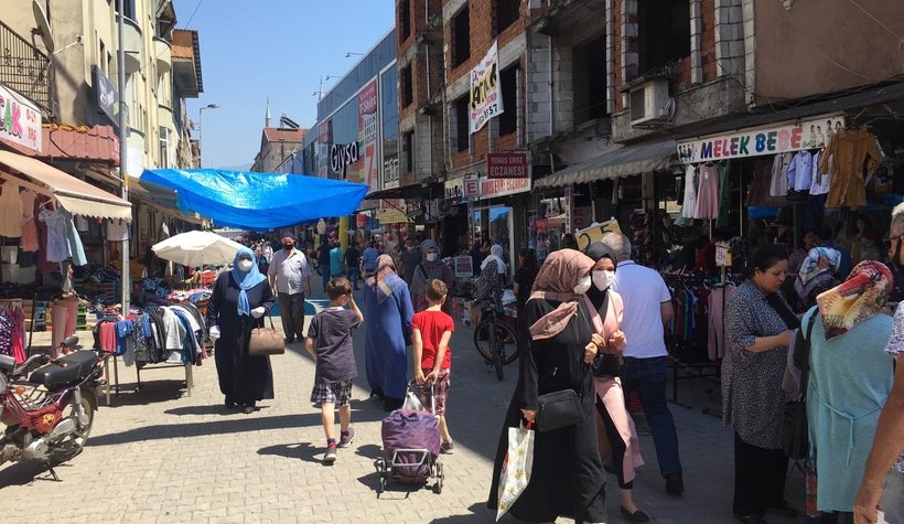 Akyazı'da bayram alışverişi yoğunluğu