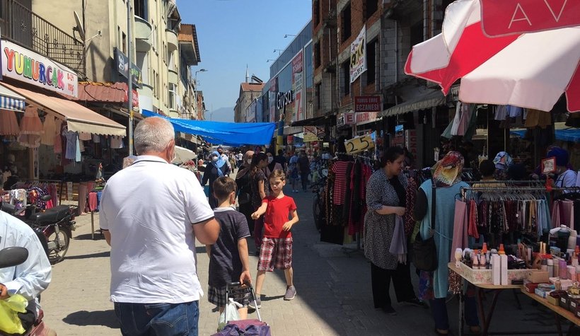 Akyazı'da bayram alışverişi yoğunluğu