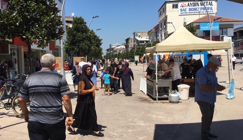 Akyazı'da bayram alışverişi yoğunluğu
