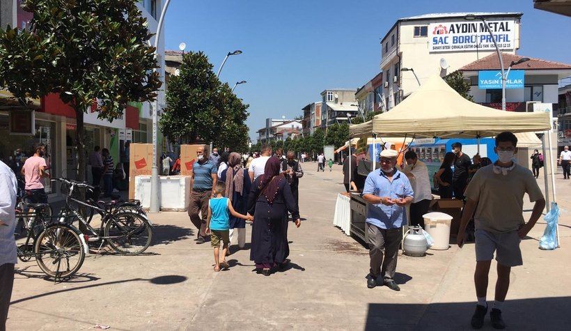 Akyazı'da bayram alışverişi yoğunluğu
