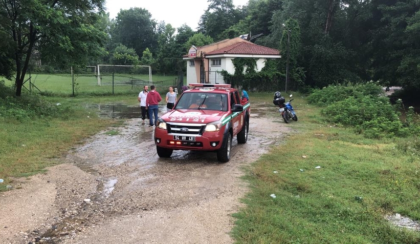 Akyazı'da bulunan yavru su samuru Milli Parklar'a teslim edildi