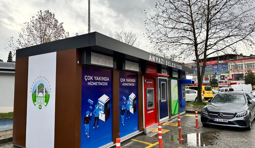 akyazi-da-caminin-siluetini-bozan-atm-lere-tepkiulqrrmt4vj