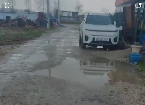 Akyazı'da çamur ve su içindeki sokaklar çözüm bekliyor