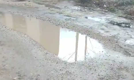 Akyazı'da çamur ve su içindeki sokaklar çözüm bekliyor