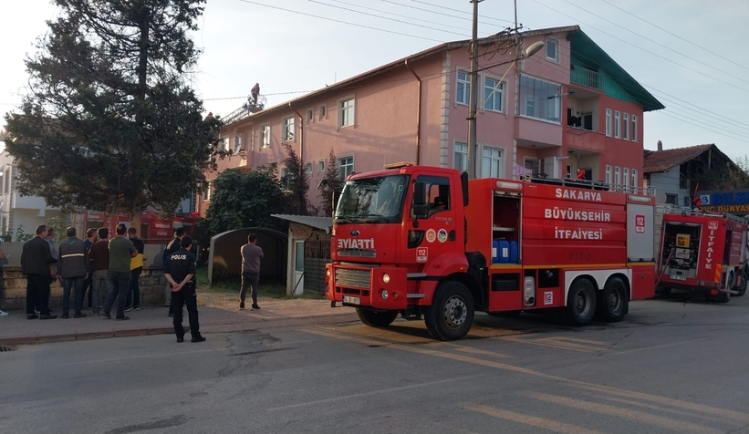 Akyazı'da çatı yangını