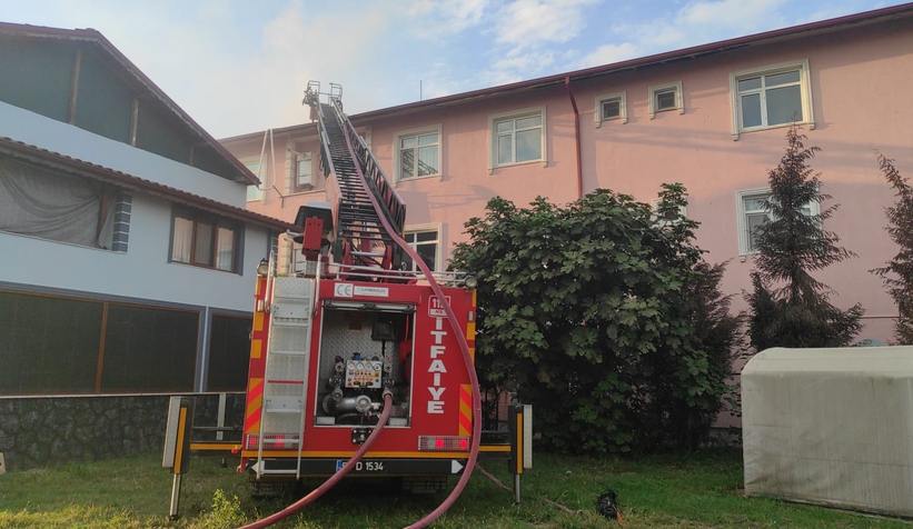 Akyazı'da çatı yangını