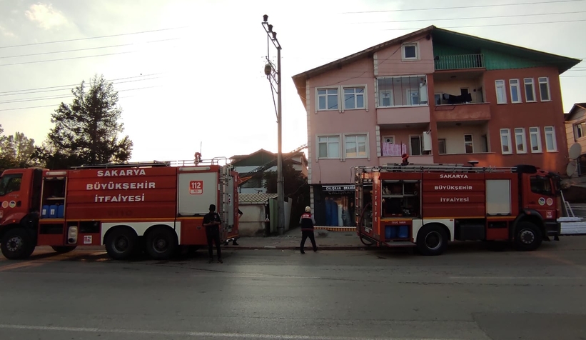 Akyazı'da çatı yangını