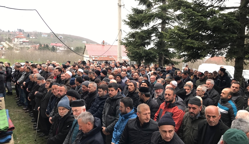 Akyazı'da cinayet kurbanı Bahattin Demir toprağa verildi