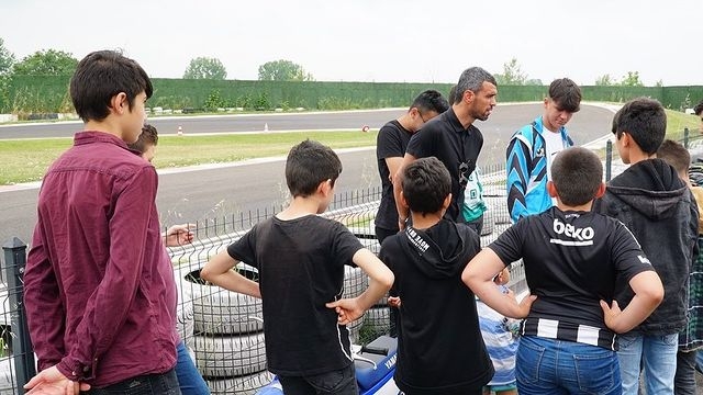 akyazi-da-cocuklarla-birlikte-bisiklet-surdulernkruztyyoe