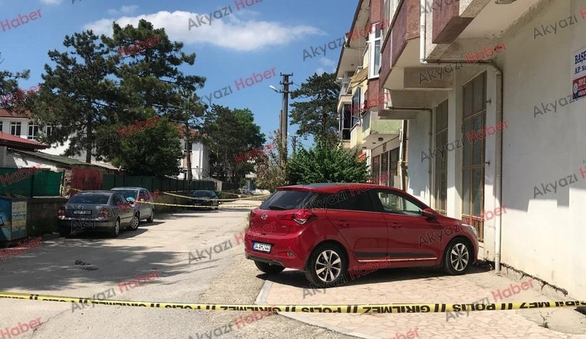 Akyazı'da dehşet; Üniversiteli kız arkadaşını bıçakladı