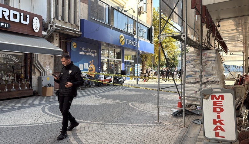 akyazi-da-duvarlarindan-sesler-gelen-bina-bosaltildil1nmsnjjvl