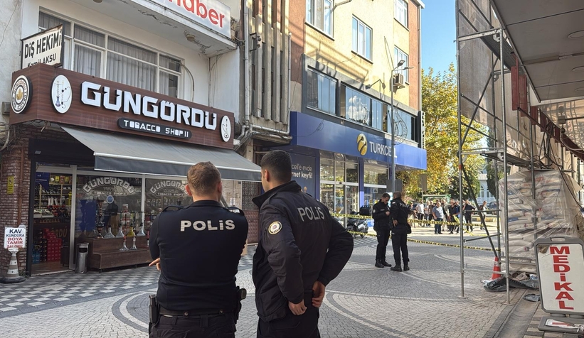 akyazi-da-duvarlarindan-sesler-gelen-bina-bosaltildil1nmsnjjvl