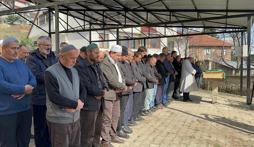 akyazi-da-esi-tarafindan-oldurulen-hatun-a-aci-vedacncrsw8yz3