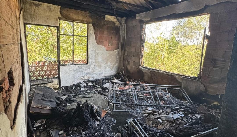 Akyazı'da ev alev alev yandı