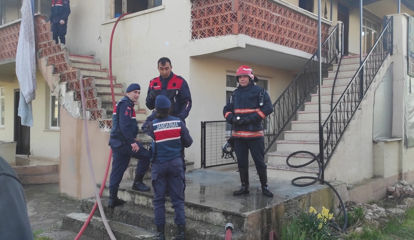Akyazı'da bir evde çıkan yangında 72 yaşındaki yaşlı adam yaşamını yitirdi