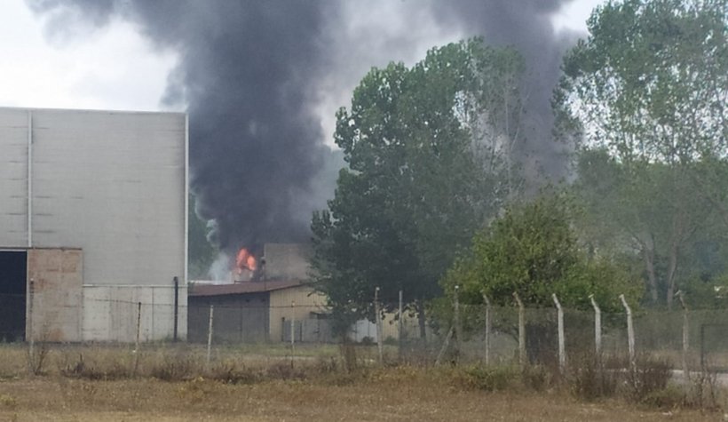 Akyazı da fabrikada büyük yangın yaralılar var