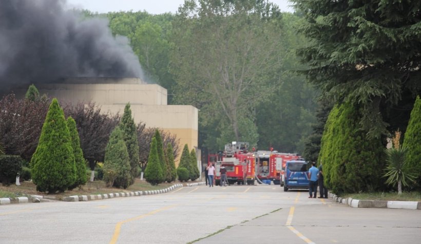 Akyazı da fabrikada büyük yangın yaralılar var