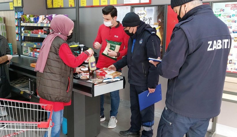 Akyazı'da fahiş fiyat ve etiket denetimi
