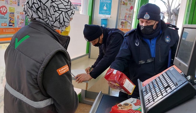 Akyazı'da fahiş fiyat ve etiket denetimi