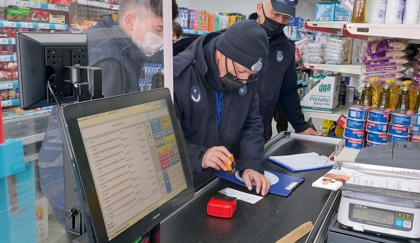 Akyazı'da fahiş fiyat ve etiket denetimi