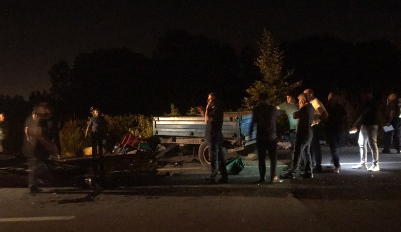 Akyazı'da feci kaza: 1'i ağır 2 yaralı