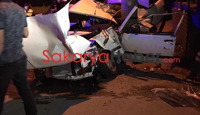 Akyazı'da feci kaza 1'i ağır 2 yaralı