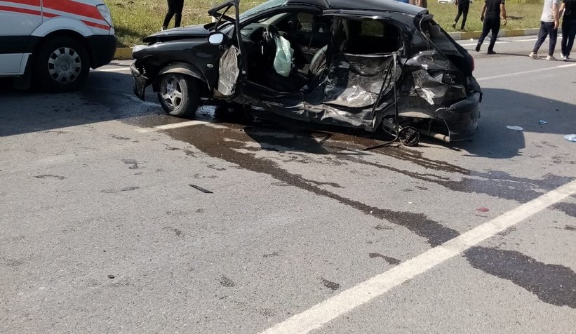 Akyazı'da feci kaza: 1'i ağır 4 yaralı