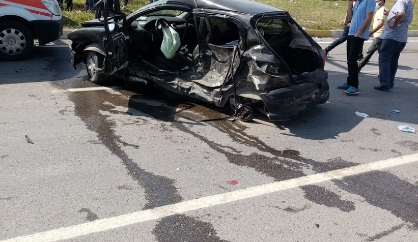Akyazı'da feci kaza: 1'i ağır 4 yaralı