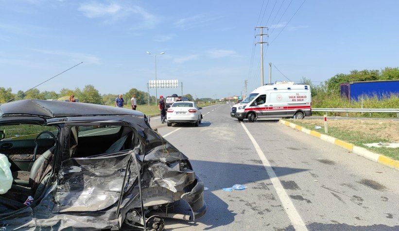Akyazı'da feci kaza: 1'i ağır 4 yaralı