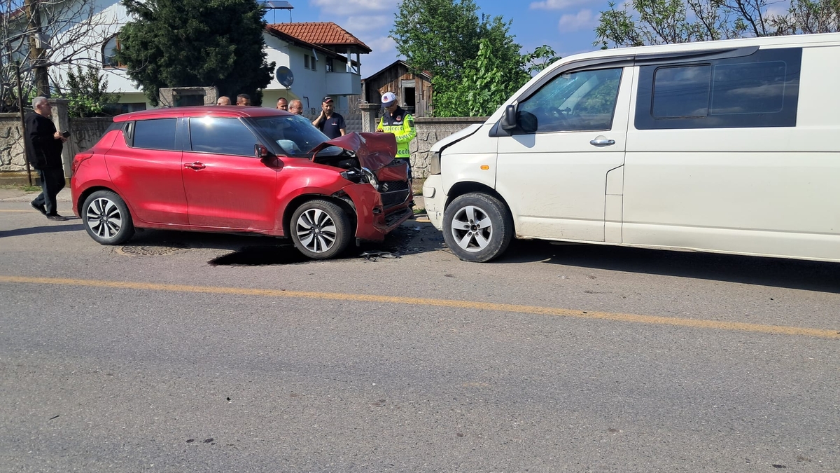 Akyazı'da feci kaza: 2'si çocuk 4 yaralı