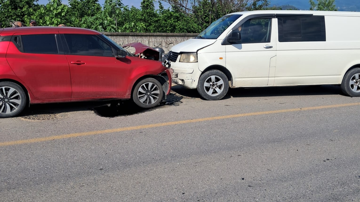 Akyazı'da feci kaza: 2'si çocuk 4 yaralı