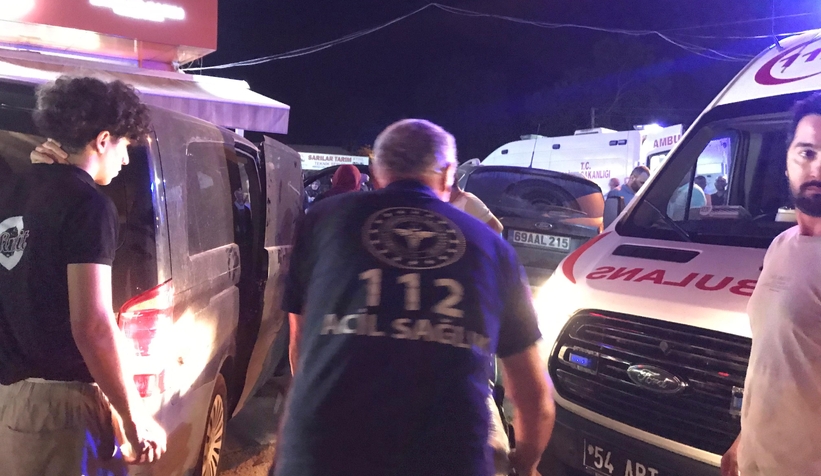 akyazi-da-feci-kaza-4-yaraliy1yvmxvos1