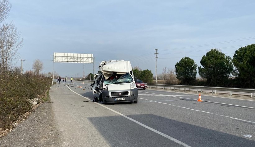 Akyazı'da feci kaza; bu araçtan yaralı kurtuldu
