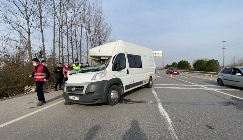 Akyazı'da feci kaza; bu araçtan yaralı kurtuldu