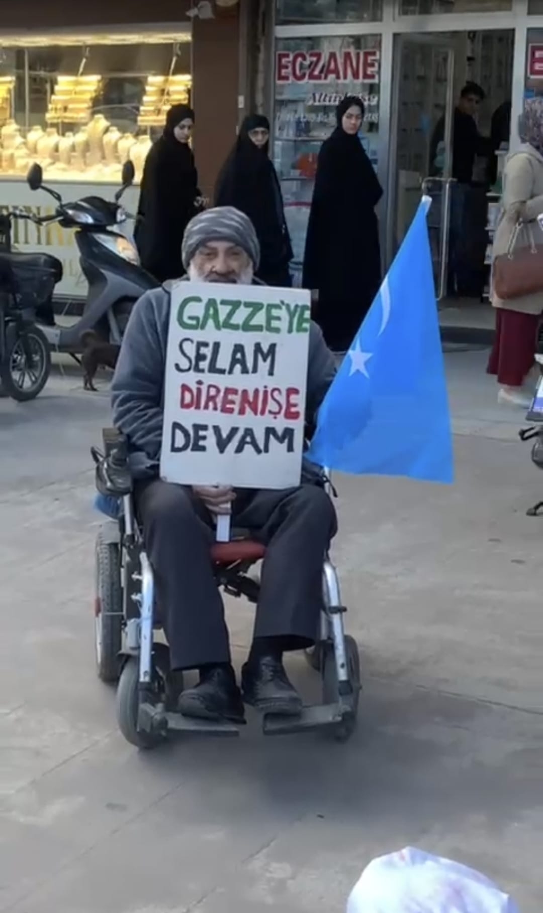 Akyazı'da Gazze için başlatılan nöbet devam ediyor