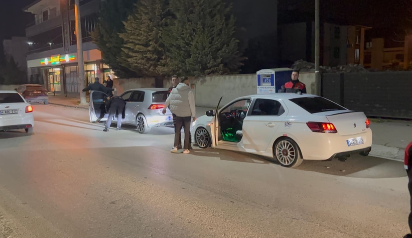 akyazi-da-gece-operasyonu-uyusturucu-ve-silahla-yakalandilarehevbdlvy2