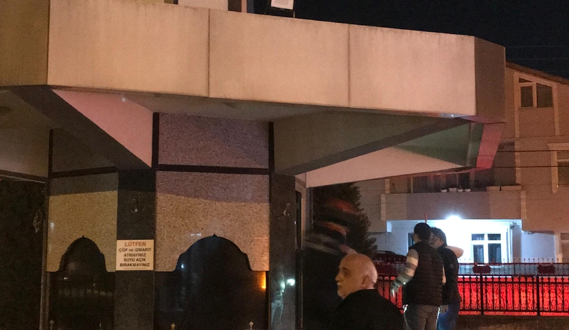 akyazi-da-genc-kiz-cami-minaresine-cikticwrqzvhbsw
