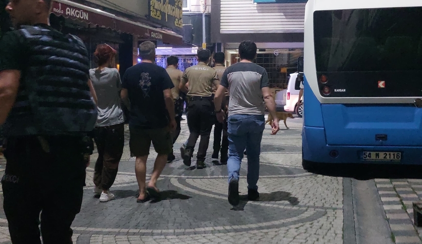 akyazi-da-gerilim-dolu-dakikalar-polis-ikna-edip-genci-kurtardir2hfqzuxcg