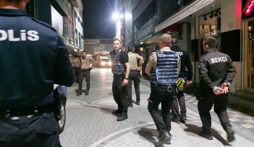akyazi-da-gerilim-dolu-dakikalar-polis-ikna-edip-genci-kurtardir2hfqzuxcg