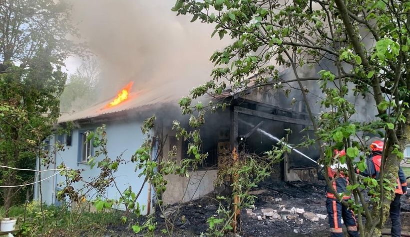 Akyazı'da gurbetçinin evi yandı