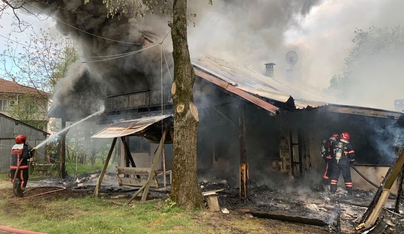 Akyazı'da gurbetçinin evi yandı